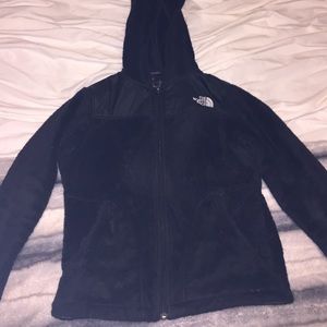 Fleece black north face with pockets and hood
