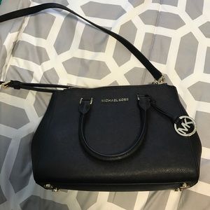 Like brand new Michael kors black leather purse!!!