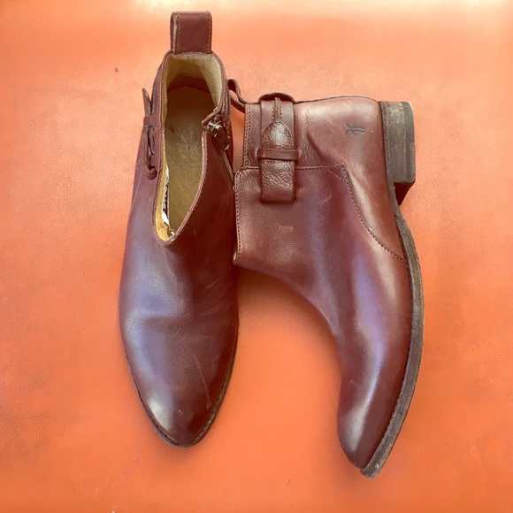 Frye Shoes - Lightly used Frye ankle boots size 8