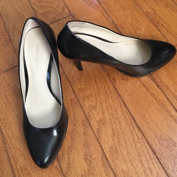 Black Nine West pumps size 7.