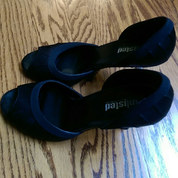 Shoes - Picture 2 of 4