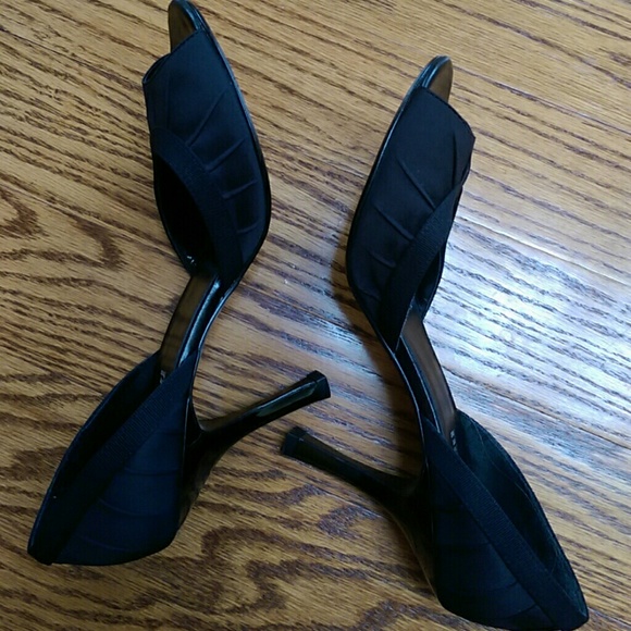 Shoes - Picture 3 of 4