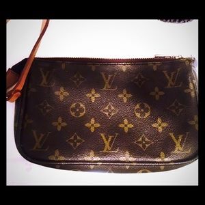 Louis Vuitton clutch wristlet
