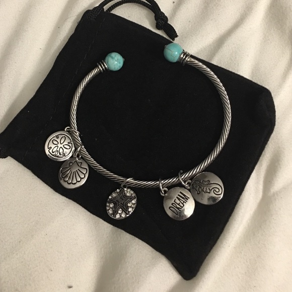 Farah Jewelry Jewelry - ⚡️BOGO 50% OFF ⚡️lovely charm bracelet!!