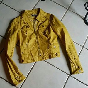 Bebe jacket yellow pleather great style zip up