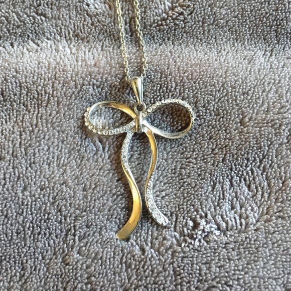 Bow necklace!