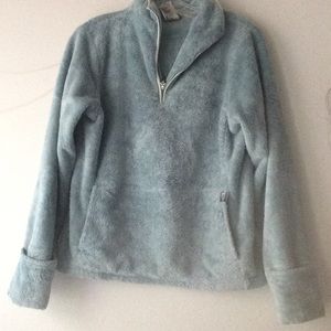 Medium fluffy north face pull over