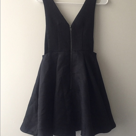 ✖️SOLD✖️ Gojane Black Pleated Dress - Picture 3 of 4