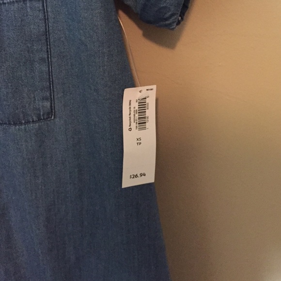 Short sleeve, flowy, chambray button down shirt - Picture 3 of 3