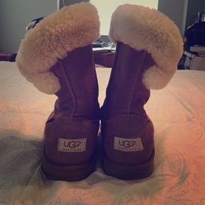 Chestnut UGG with cream colored fur