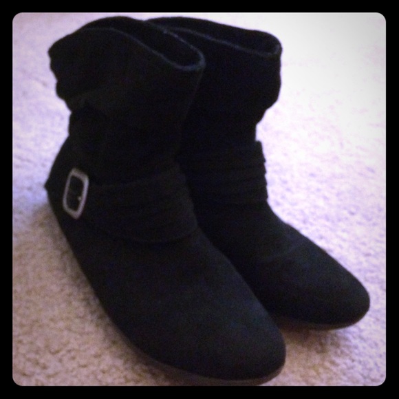 I'm selling boots