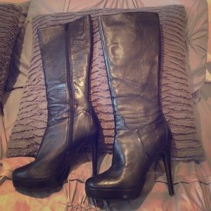 ALDO size 8 black leather platform boots