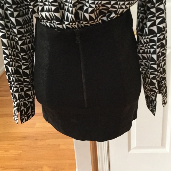 💥SALE💥ALICE AND OLIVIA LAMBSKIN BLACK MINISKIRT - Picture 3 of 4