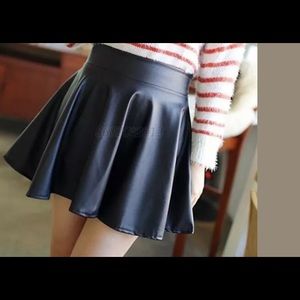 Forever 21 faux leather skirt S