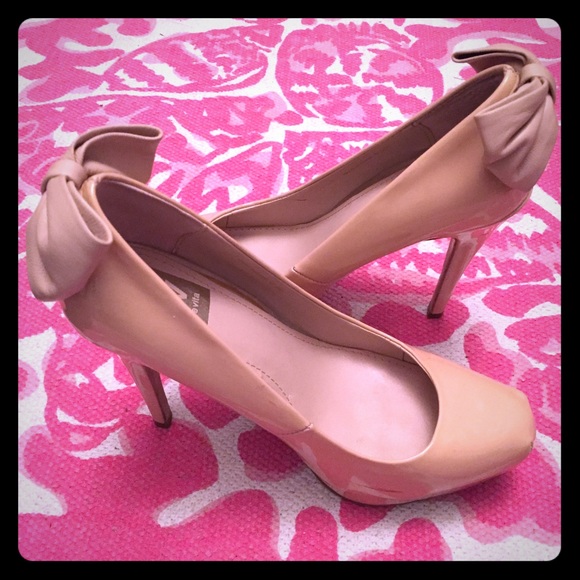 Dolce Vita Nude Patent Leather bow pumps