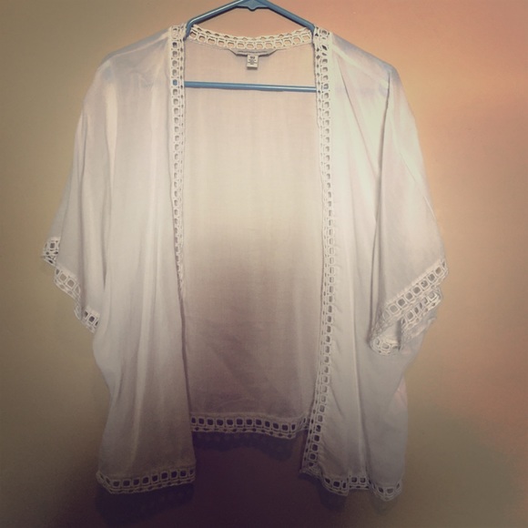 American Eagle white kimono