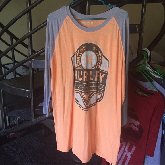 Men's Hurley shirt baseball style never worn XXL