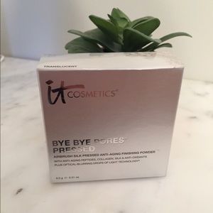 IT Cosmetics Bye Bye Pores Pressed Powder