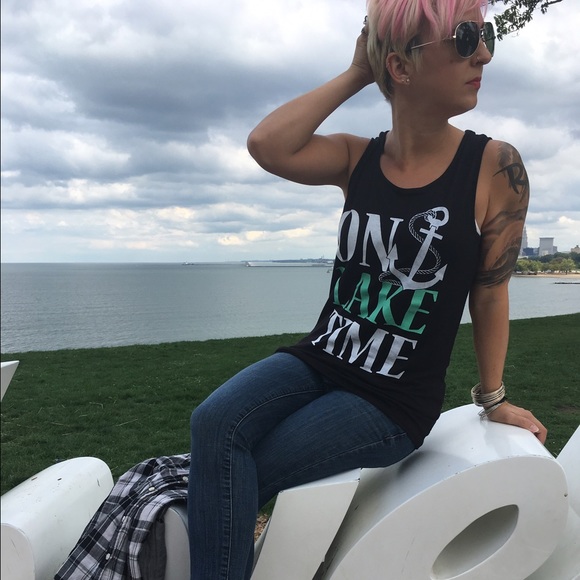 On Lake Time tank top (black) - Picture 3 of 4