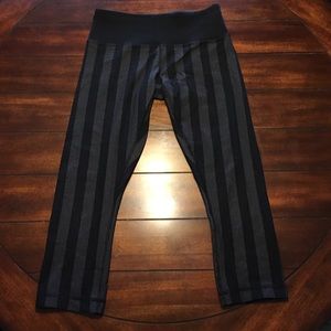 Lululemon Wunder Under Grey/Black Crops