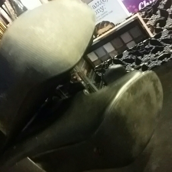 Black bow heels - Picture 3 of 3