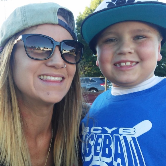 Meet your Posher, Tori - Picture 2 of 4