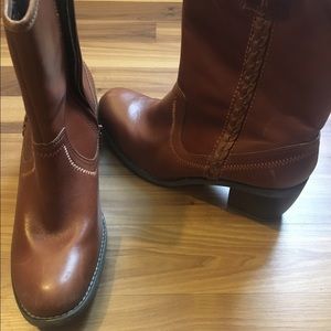 New. Ankle high boots.