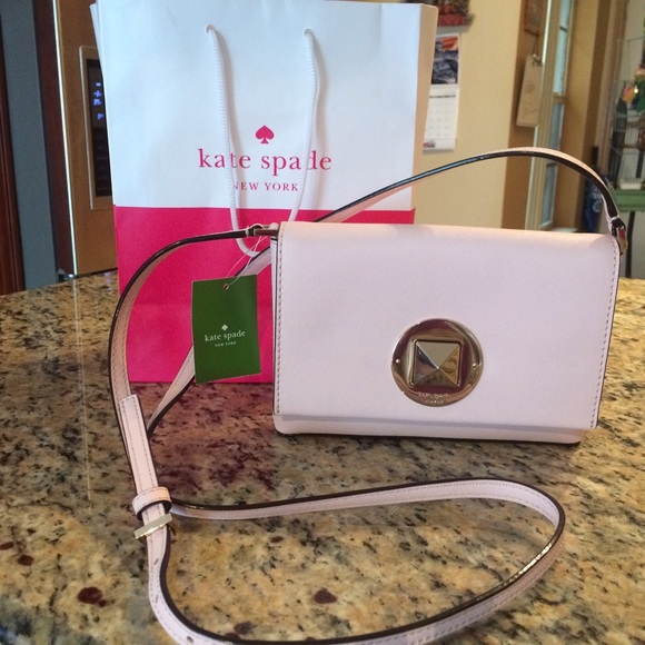 kate spade Handbags - 🎉🎊HOST PICK! 🎉🎊Kate spade cross body bag
