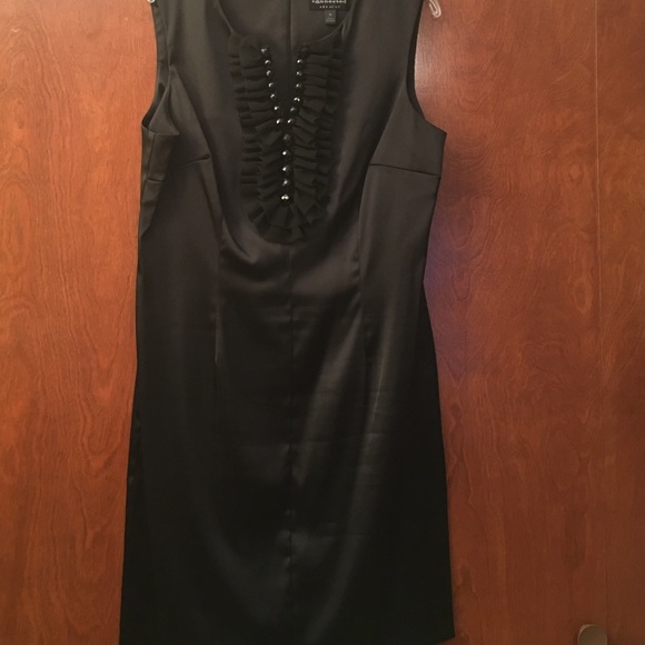 Dress - Picture 3 of 4