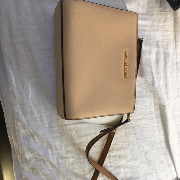 Michael kors beige and white cross body saffiano