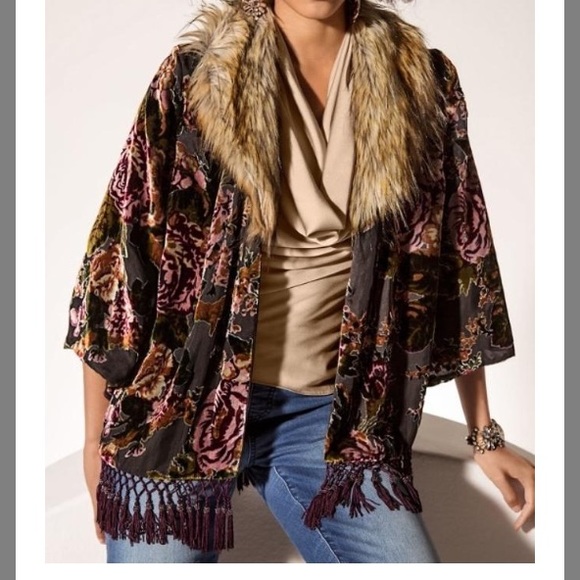 Boston proper Burnout Faux Fur Kimono - Picture 2 of 4