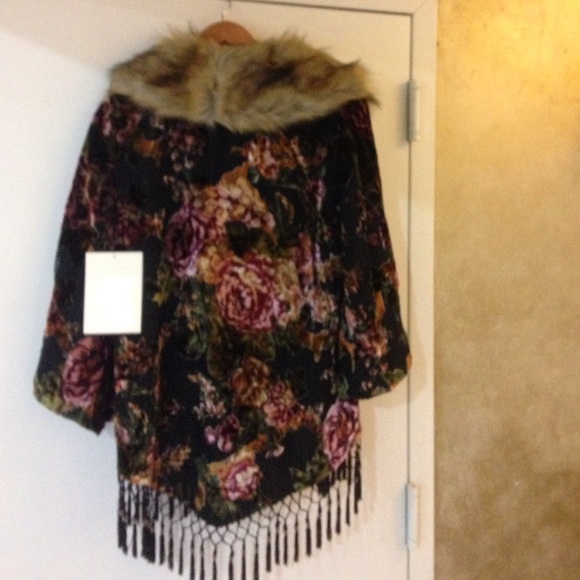 Boston proper Burnout Faux Fur Kimono - Picture 4 of 4