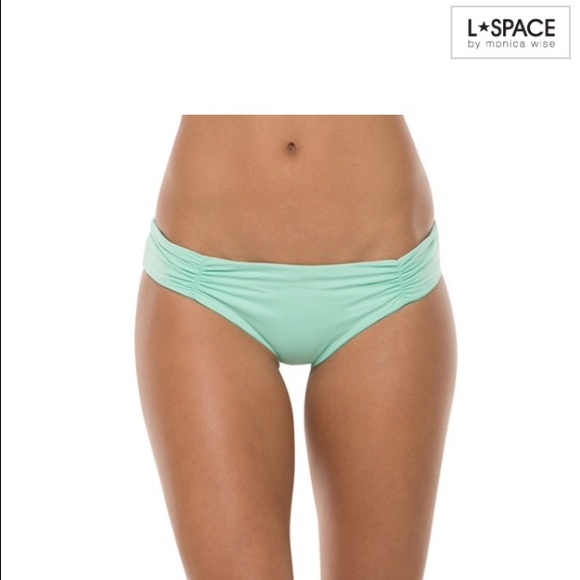 L space Monique bottom