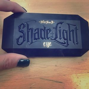 KAT VON D shade+light eyeshadow