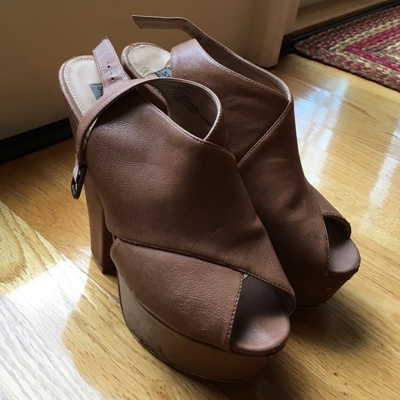Steve Madden pumps