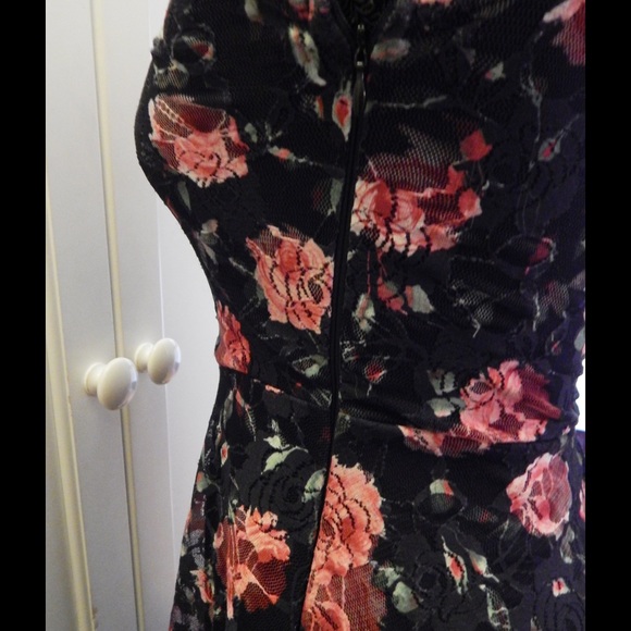 Wet Seal Dresses - Wet Seal Floral Lace Dress Sz S Wet Seal Dresses - Wet Seal Floral Lace Dress Sz S