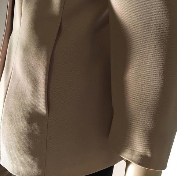 Ann Taylor blazer -- size 2 - Picture 3 of 4