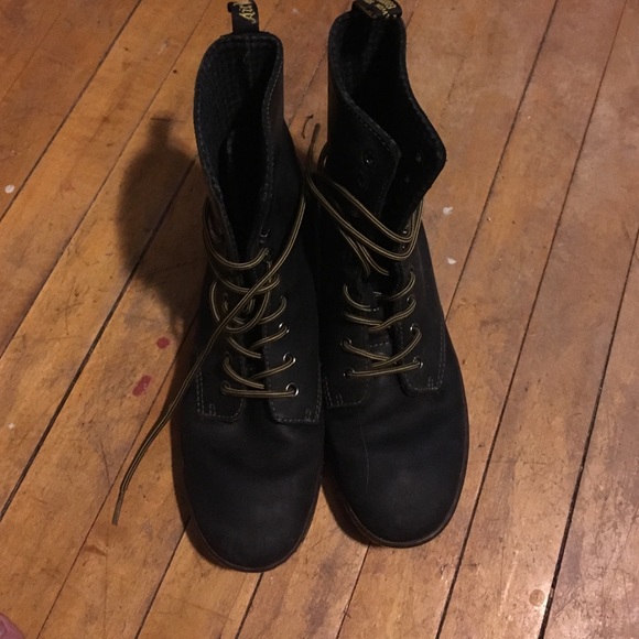 Dr. Martens Shoes - Black doc marten boots! Women's size 9.