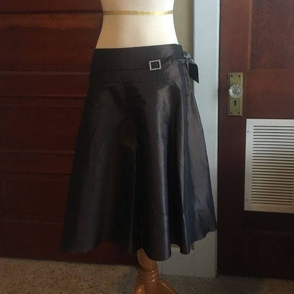 Beautiful Kenneth Cole silk skirt in dark brown
