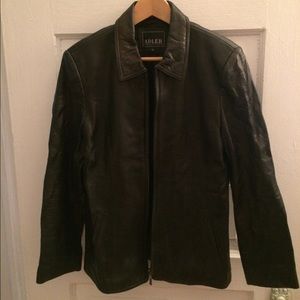 Women's black leather jacket w/ zipper