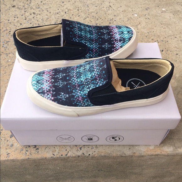INKKAS Phoenix Slip Ons Woman's Sz 6 / Mens Sz 4