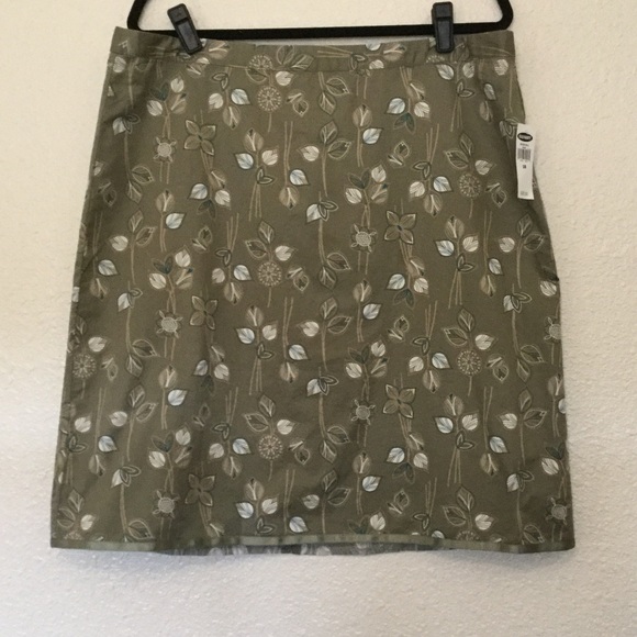 Floral skirt with silk ribbon hem line.