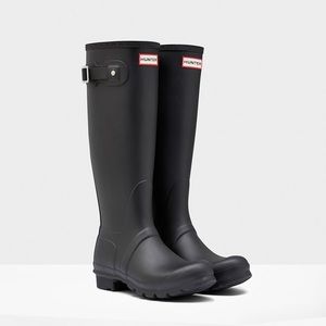 Tall black hunter rainboot
