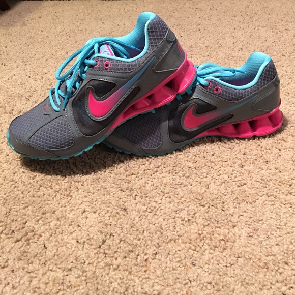 Women's Nike shoes, excellent condition