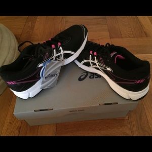 NWT!ASICS  Women's Walking Sneaker