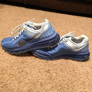 Women's Nike Air Max shoes, excellent condition