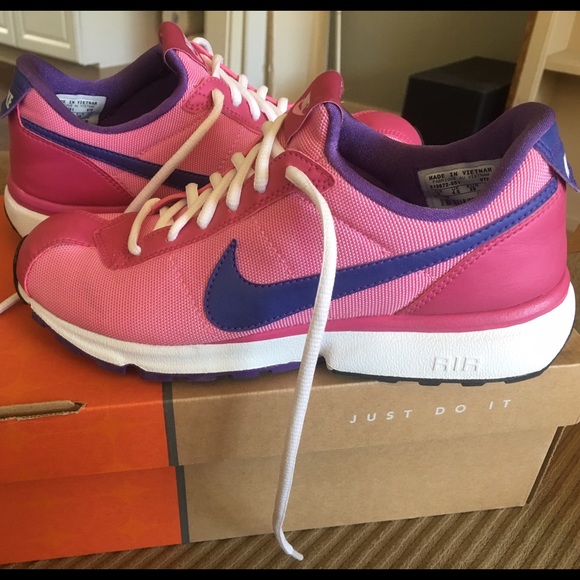 Nike Air women's running shoe