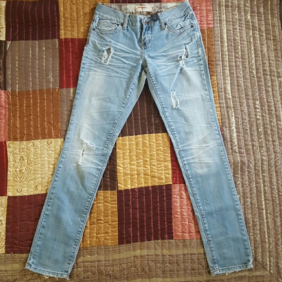 Lightwashed skinny holy jeans