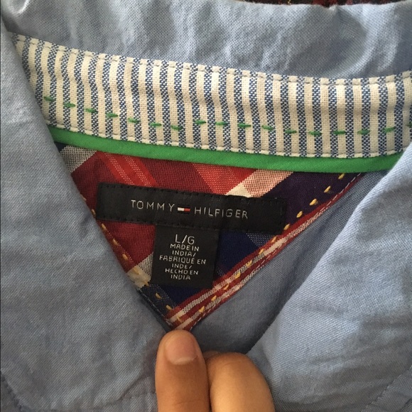 Tommy Hilfiger button up - Picture 3 of 4