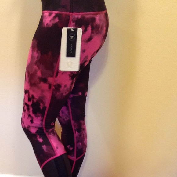 NWT Sweaty Endeavor Tght by LULULEMON - Picture 2 of 4